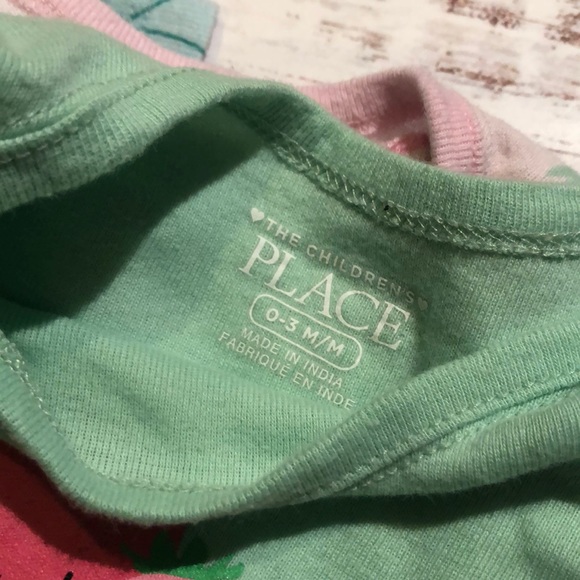 4 onesies - Picture 2 of 3